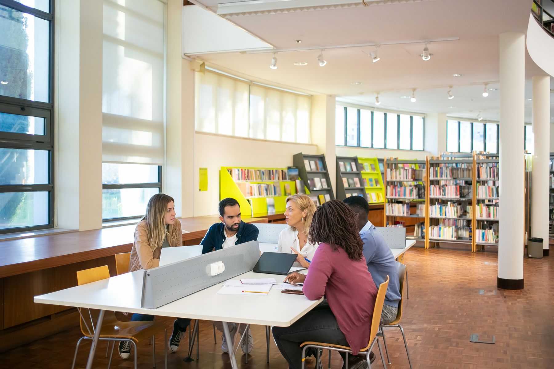 A multidisciplinary group discussing research in a library